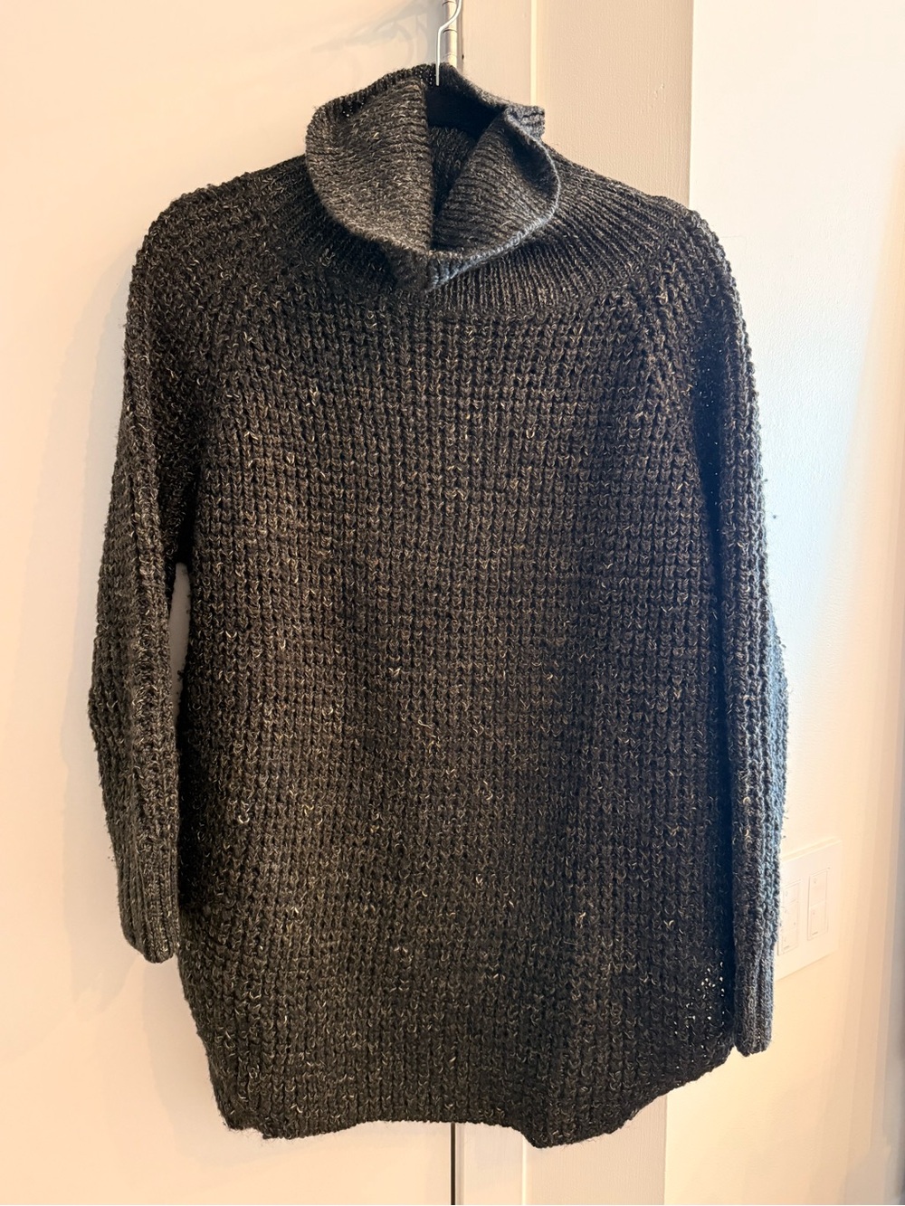 Free People Oversized Chunky Marled Charcoal Gray Turtleneck Sweater  |  Small